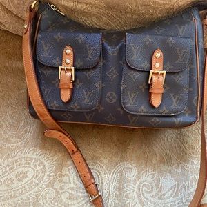 SOLD ❤️Louis Vuitton Crossbody Bag